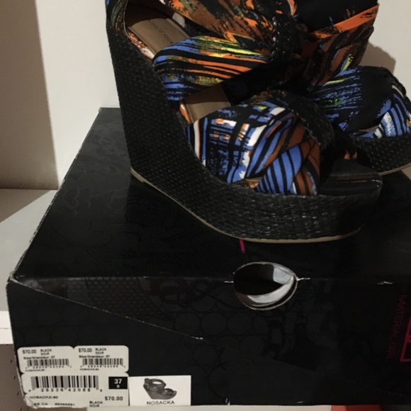Material Girl “Tropical” black Wedge Sandals - Picture 7 of 7